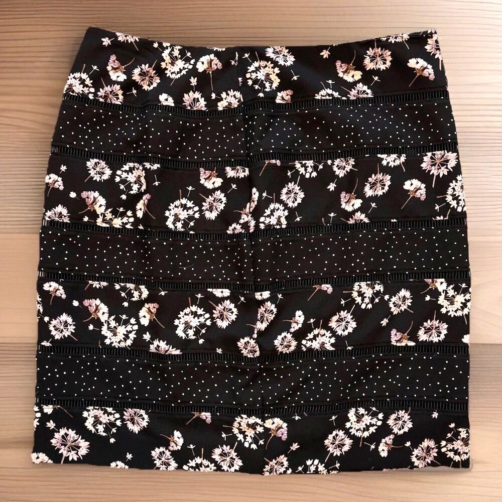 White House Black Market Size 14 Pencil Skirt Black White Floral Polka Dot WHBM